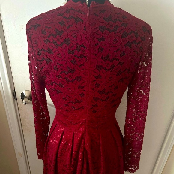 Elegant Lace Burgundy Dress size L - Picture 2 of 4